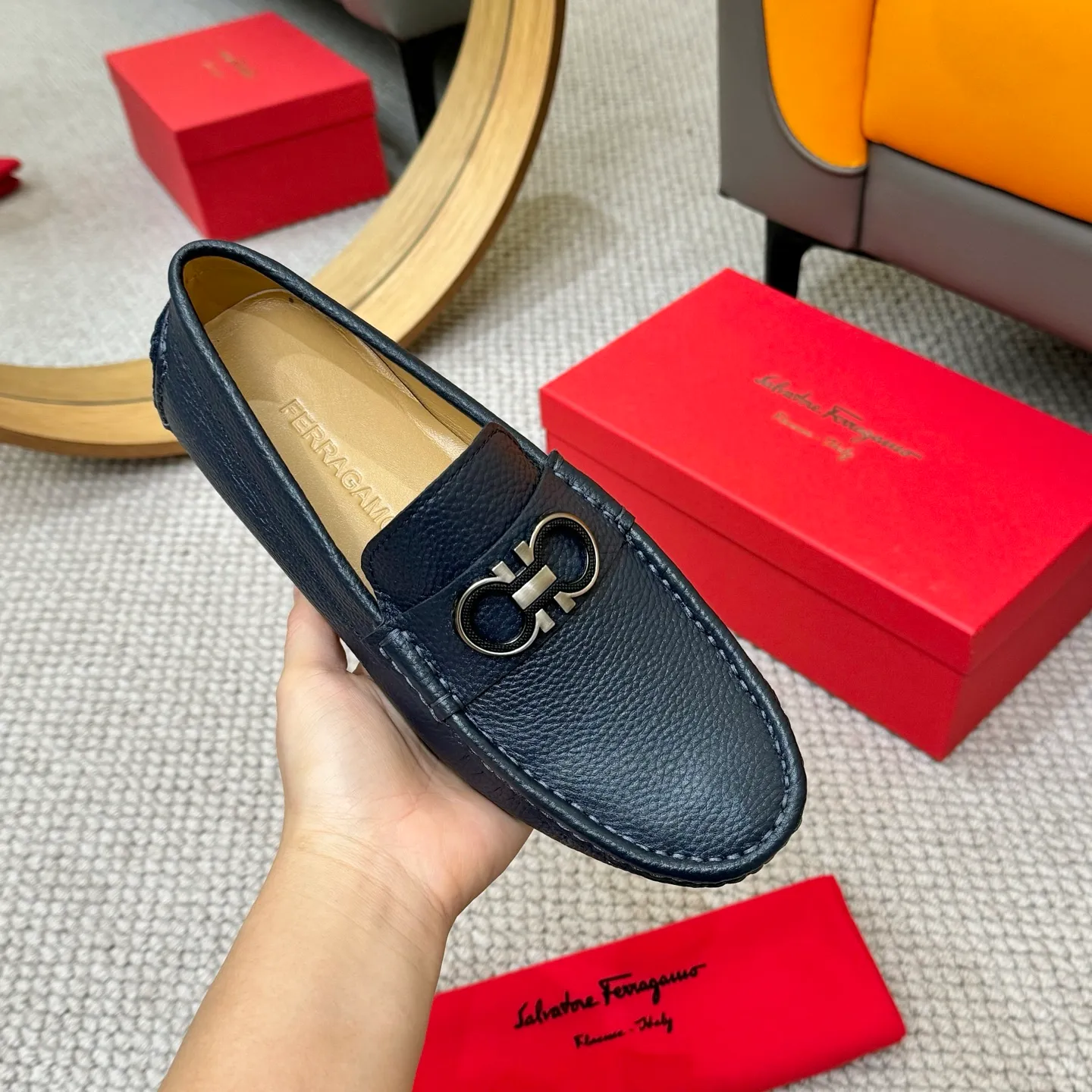 Men's men's shoes 💰420 (Yangli) Ferragamo 〰Ferragamo 2⃣️0⃣️2⃣️5️⃣ New series 👊🏻 Upper 🇮🇹 Italian imported calfskin, original outsole molding. Water-dyed sheepskin lining. The identity of every successful man is set off, and the upper and lower shoes are elegant and stable🚶🏻🚶🏻The high-end custom counter original replica is an eternal classic🔍️Number of codes: 38-46 with counter packaging